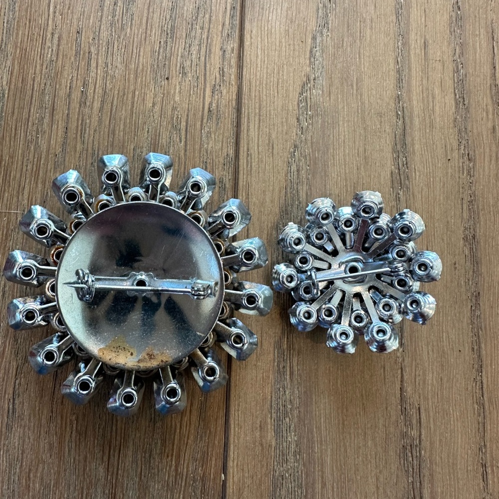 Two vintage rhinestone broaches sold as a set,  great condition. Very sparkley. - Picture 5 of 5